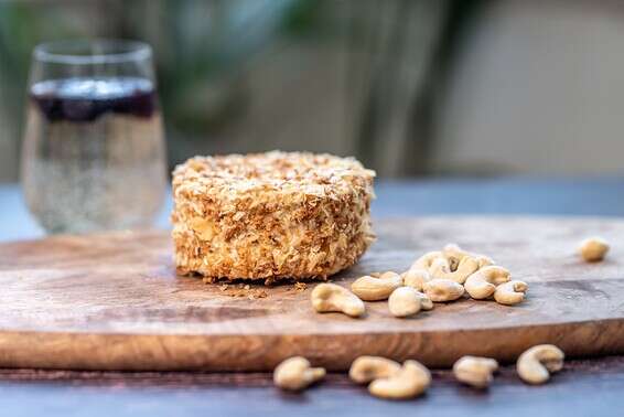 גבינה חצי קשה קשיו כמהין בצל // צילום: אלינה פסיקוב